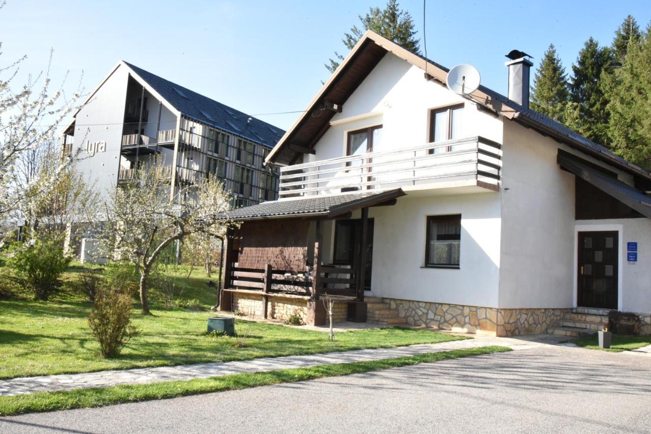 Apartment Bobic Licko Petrovo Selo Exterior foto
